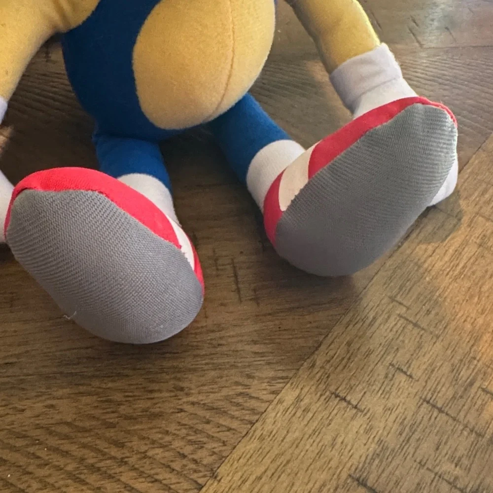 Sonic the Hedgehog Plush Toy - Picture 2 of 11